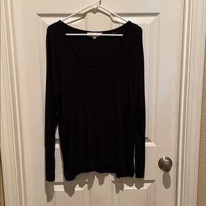 LOFT - Classic Black Long-Sleeve Scoop Neck Top; good condition; sz L